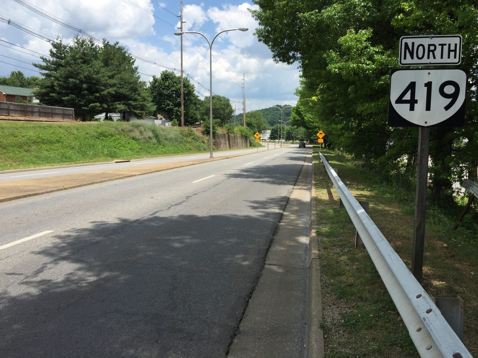 2017-06-13 13 21 38 View north along Virginia State Route 419 (Electric Road) at Roanoke Boulevard in Salem, Virginia